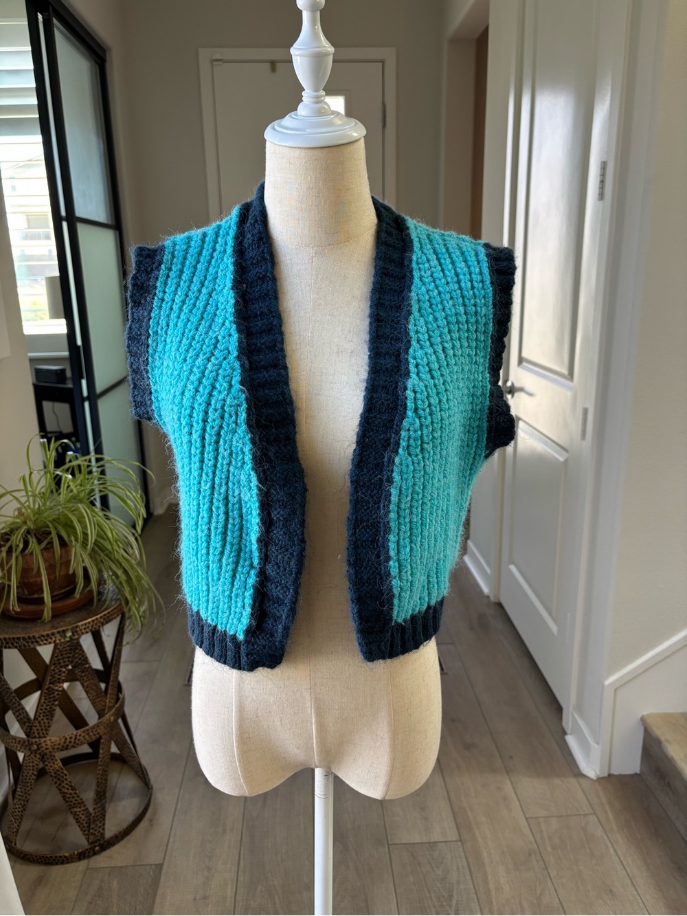 ZARA Turquoise and Navy Open Front Cropped Cardigan Sweater - Picture 4 of 11